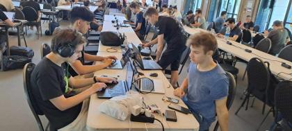 Ученици от ТУЕС с отличие от Европейския хакатон за отбранителна техника