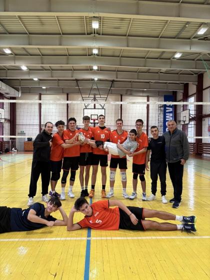 Волейболният отбор на ТУЕС спечели първо място в първия етап на Ученическите игри.